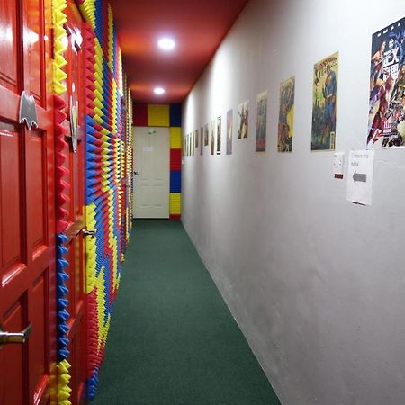 Hero Hostel Kuching Esterno foto