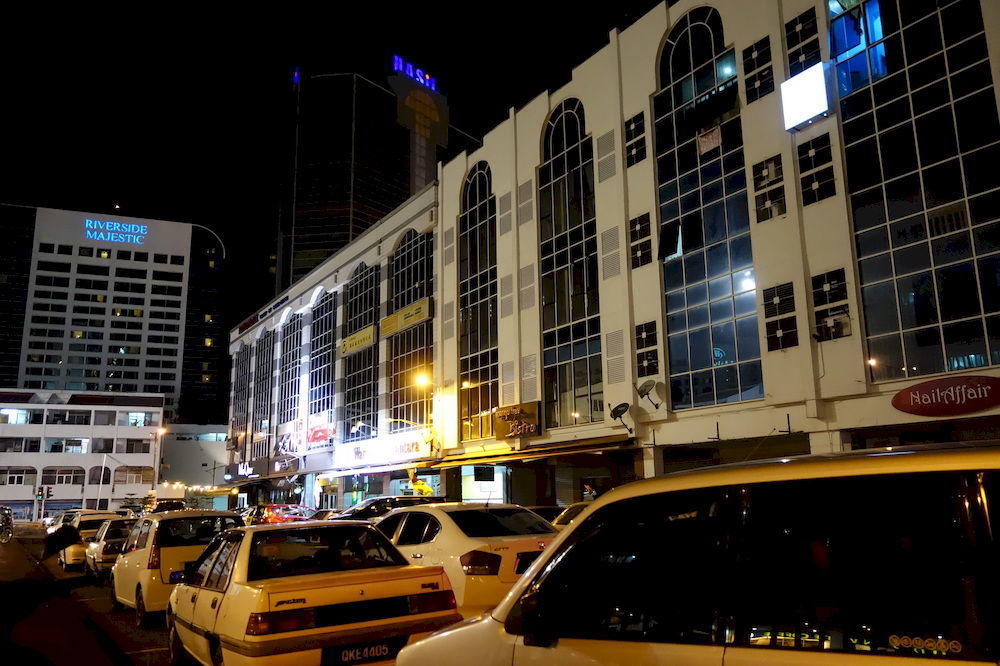 Hero Hostel Kuching Esterno foto