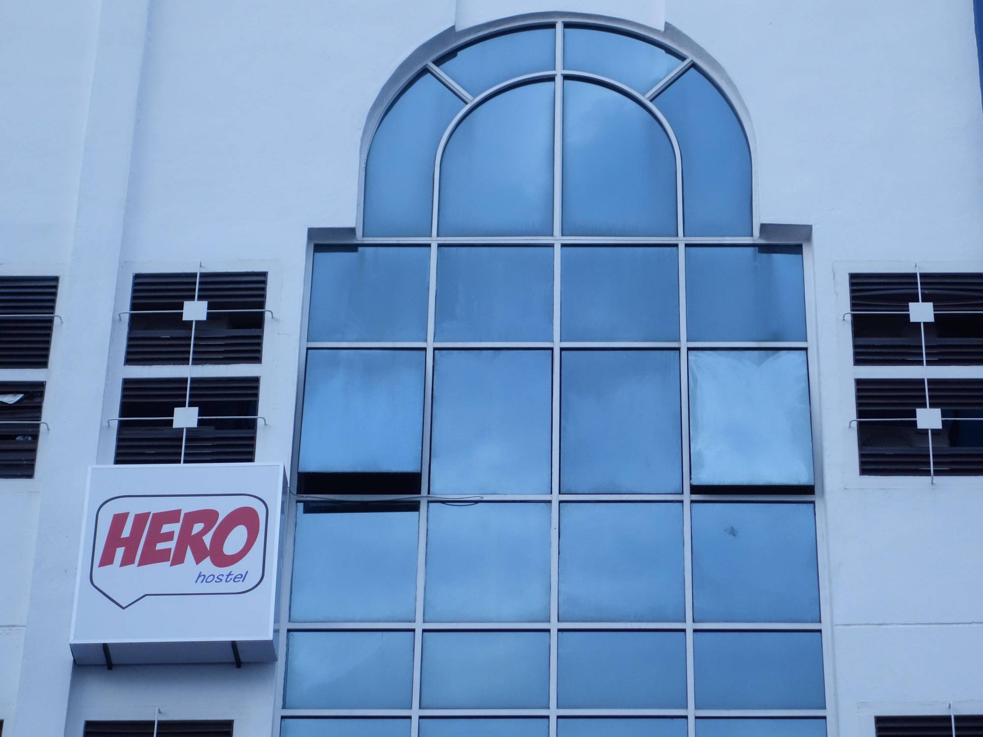 Hero Hostel Kuching Esterno foto