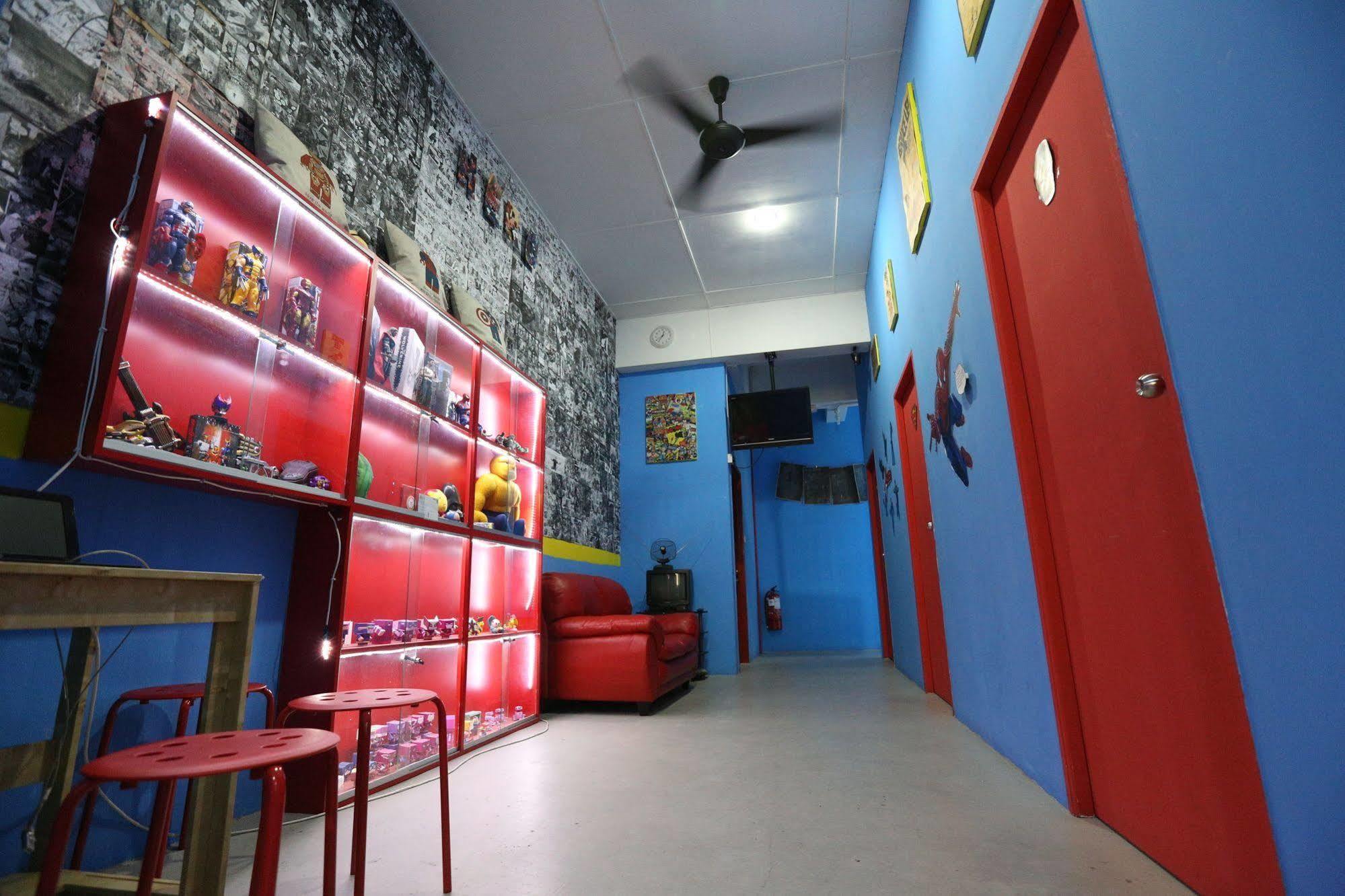 Hero Hostel Kuching Esterno foto
