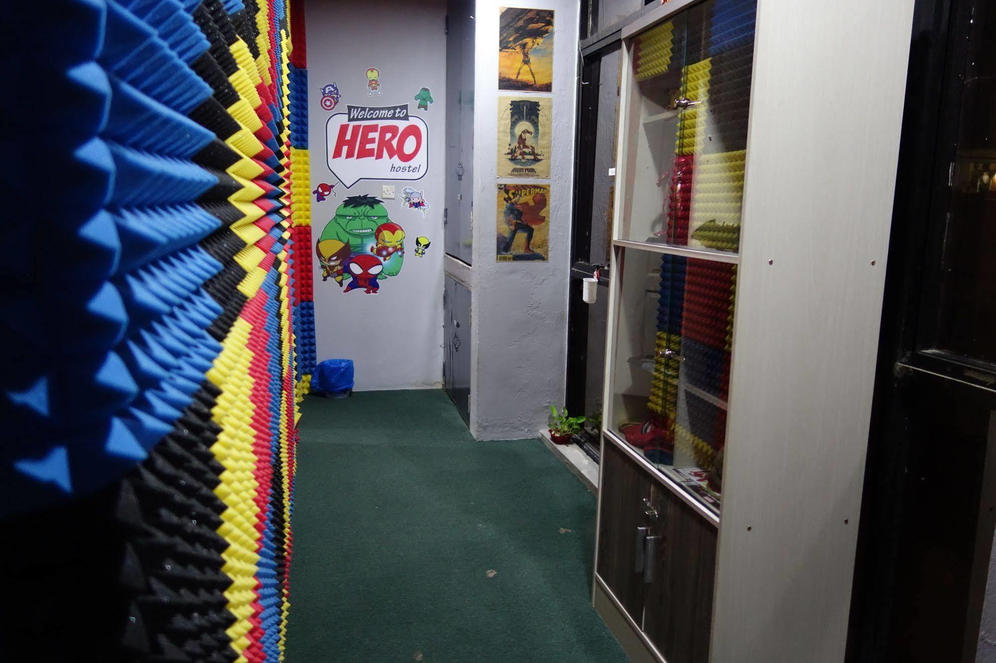 Hero Hostel Kuching Esterno foto