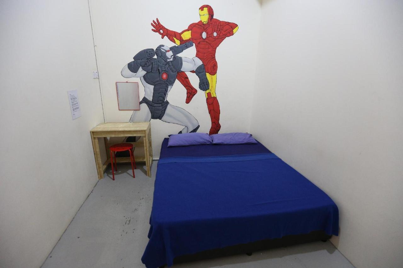 Hero Hostel Kuching Esterno foto