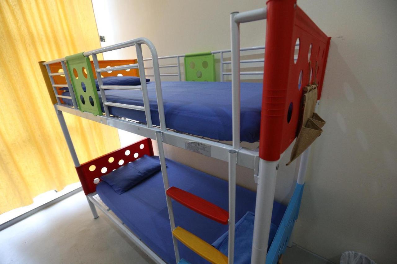 Hero Hostel Kuching Esterno foto