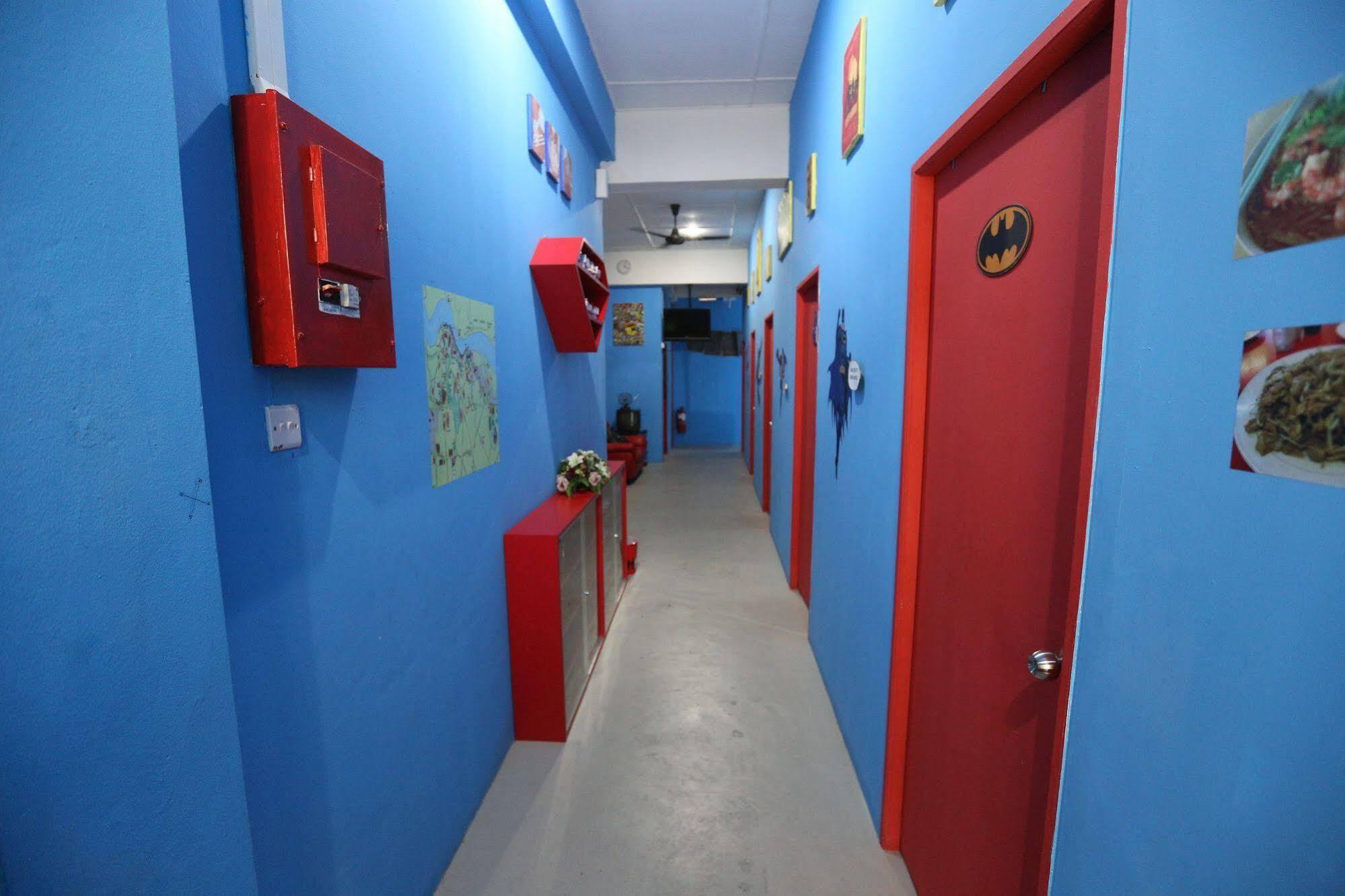 Hero Hostel Kuching Esterno foto